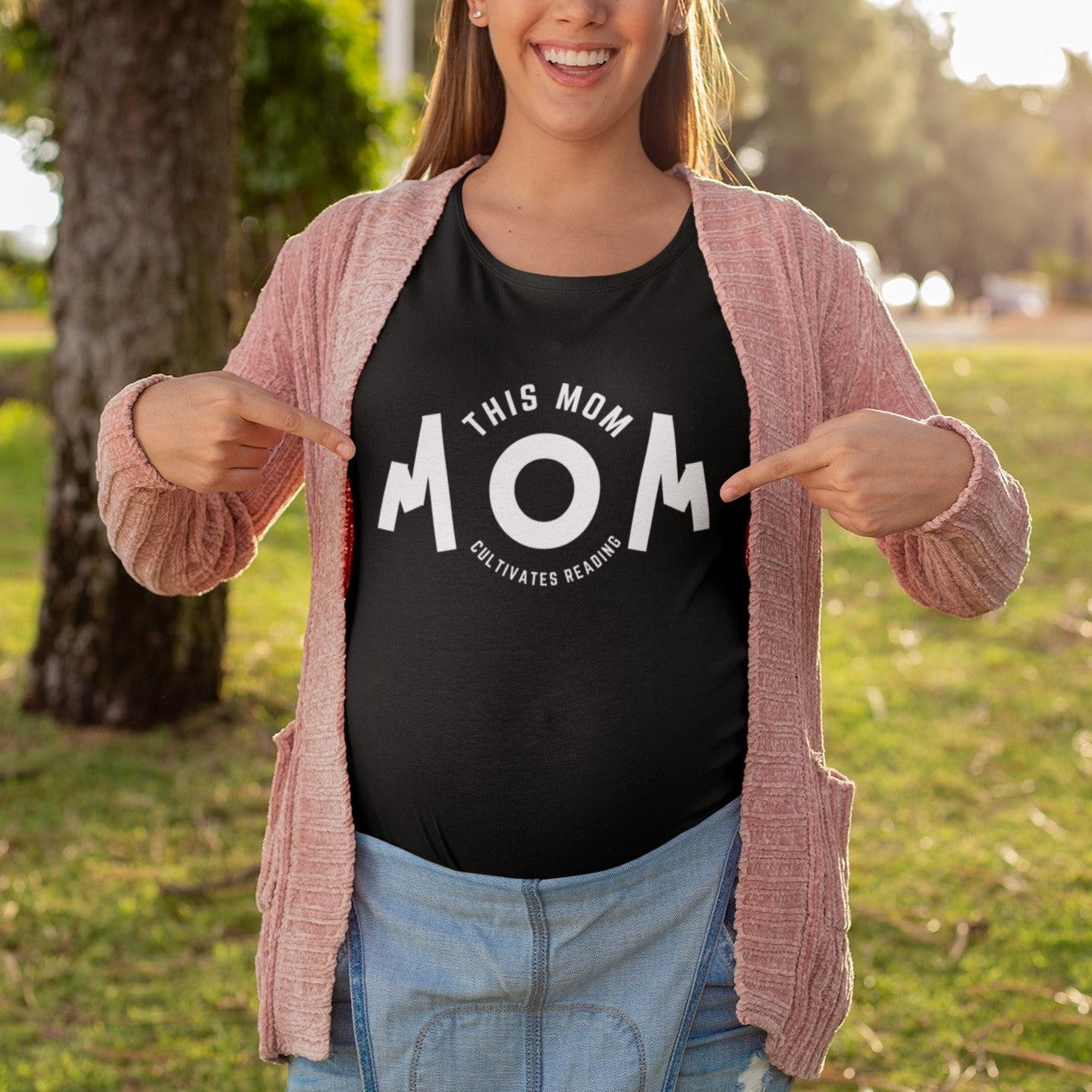 This Mom Cultivates Reading Mother's Day Gift Women’s T-Shirt